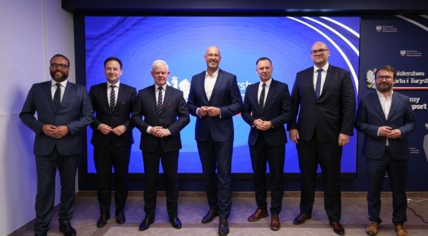 Rozwój młodych piłkarzy i infrastruktury w centrum rozmów w Ministerstwie Sportu