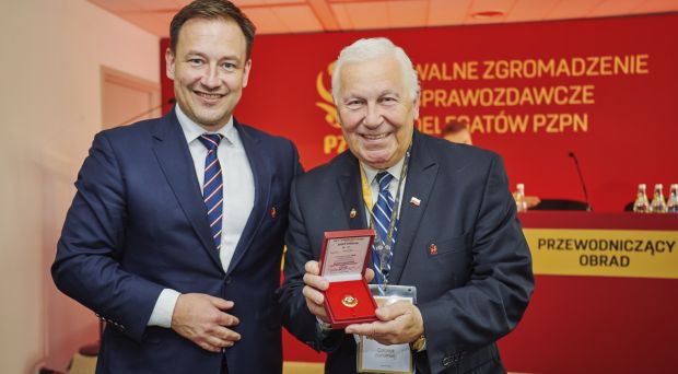 Jerzy Engel uhonorowany Diamentowym Odznaczeniem PZPN