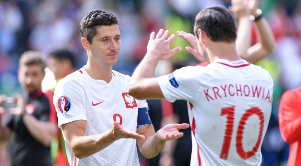 Grzegorz Krychowiak i Robert Lewandowski nominowani do Drużyny Roku UEFA