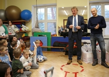 Zbigniew Boniek i Michał Pazdan z mikołajkowymi prezentami w podwarszawskim szpitalu