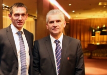 Dariusz Gęsior uczy prowadzenia piłki