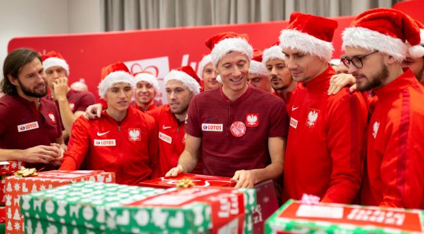Piłkarze reprezentacji Polski pomagają ze Szlachetną Paczką