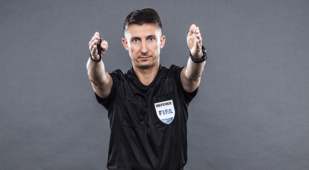 Paweł Gil sędzią VAR w meczu 1/8 finału Ligi Mistrzów
