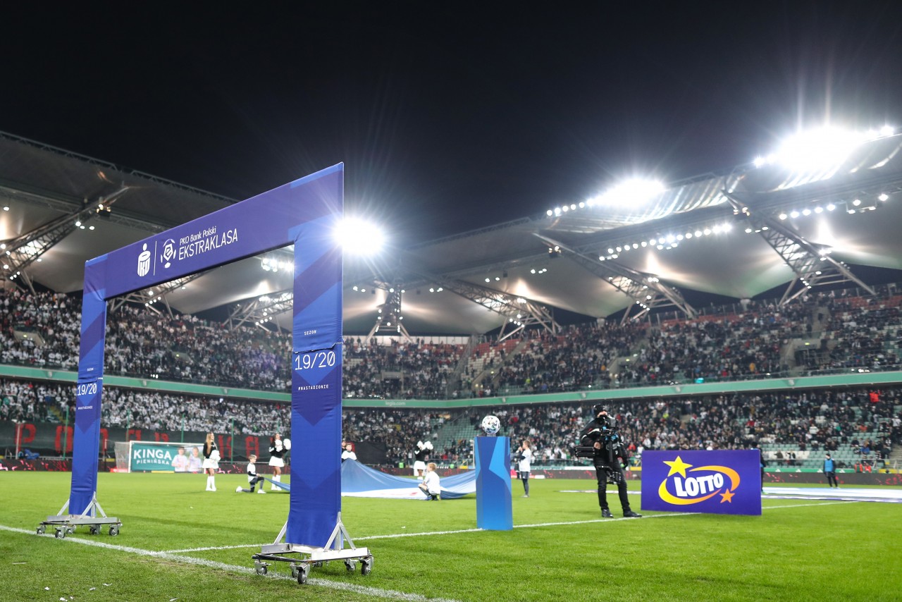 Cztery Zawodniczki Reprezentacji Polski W Pilce Noznej Kobiet Zakazone Sport Tvp Pl