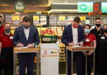 Biedronka dostarczy warzywa i owoce reprezentacji Polski